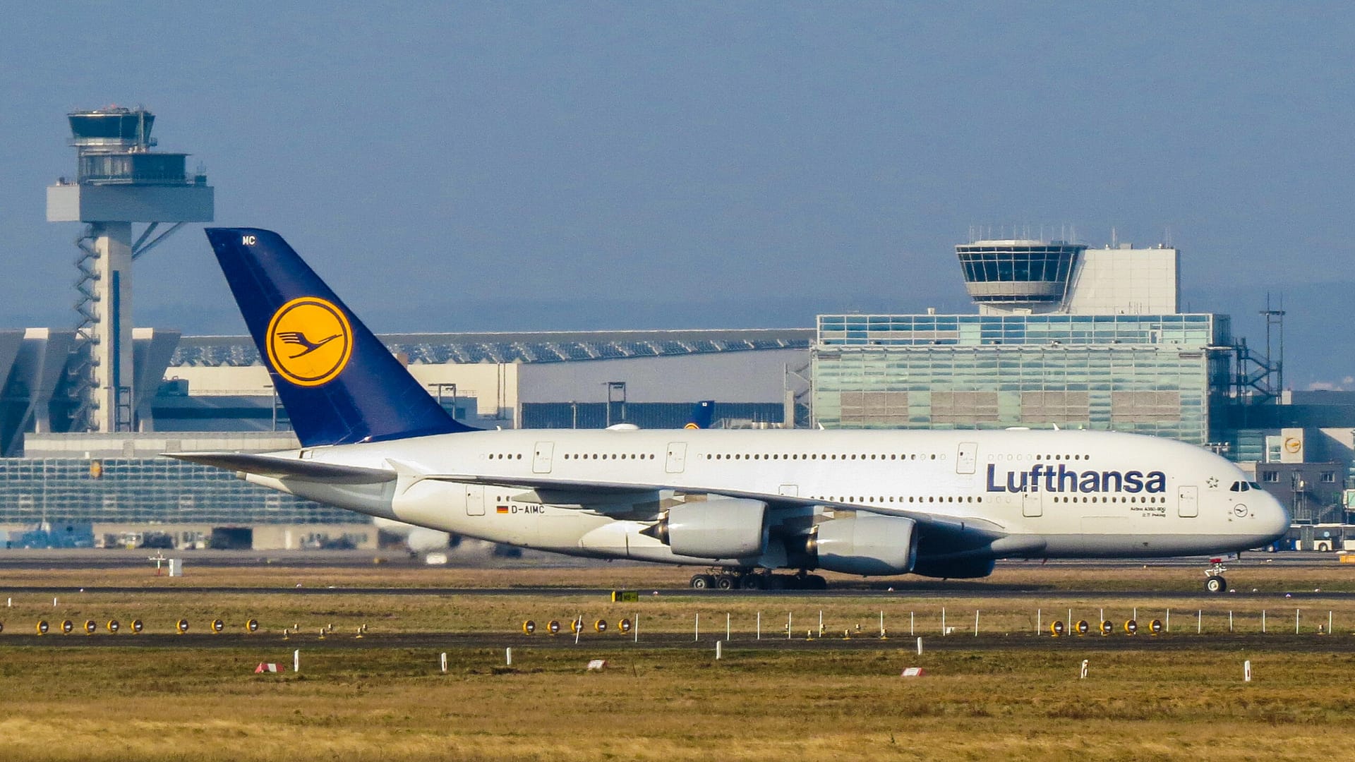 Lufthansa | Phone Number 1-800-645-3880
